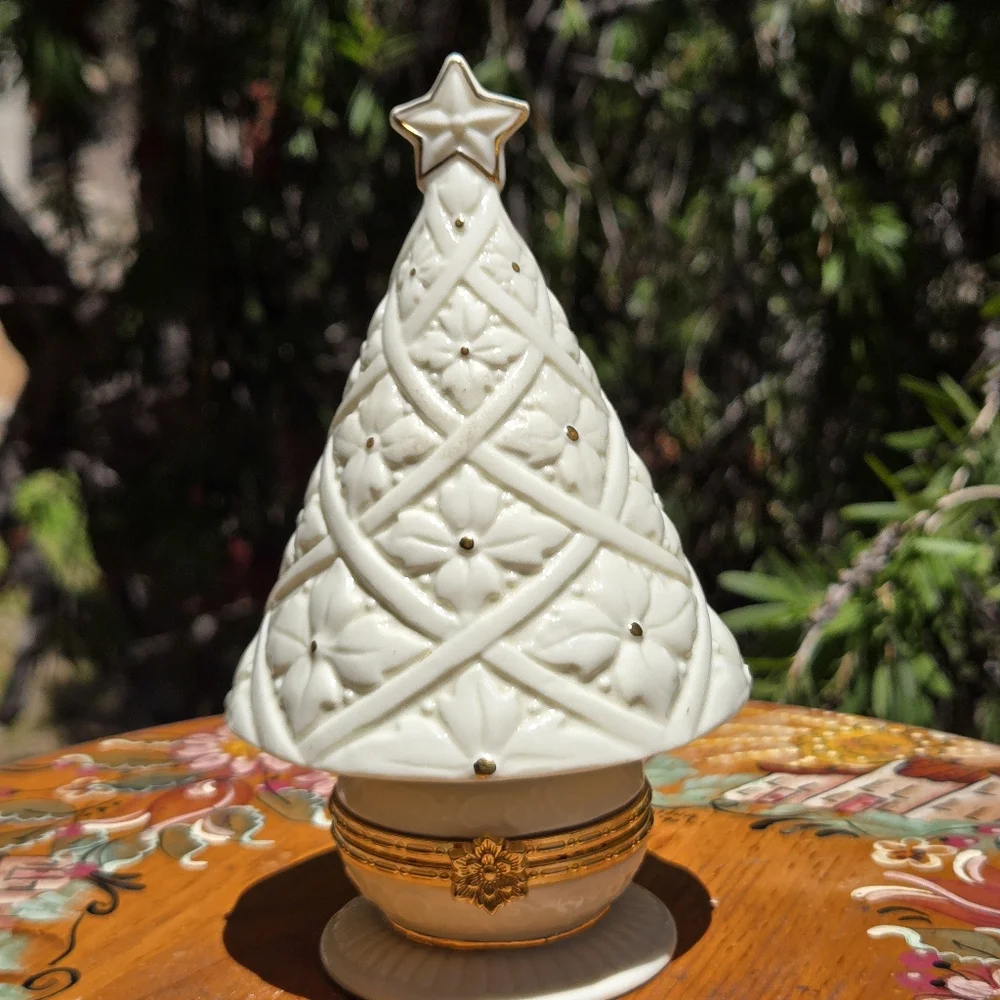 Vtg Ceramic Christmas Tree Hinged Trinket Box White‎ Gold Stars Holiday Decor